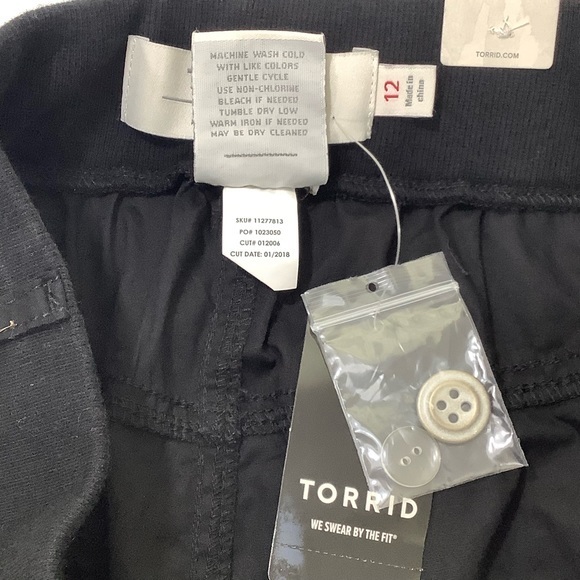 torrid high waist chino flat front pockets black cuffed shorts size 12 NWT - Picture 6 of 11